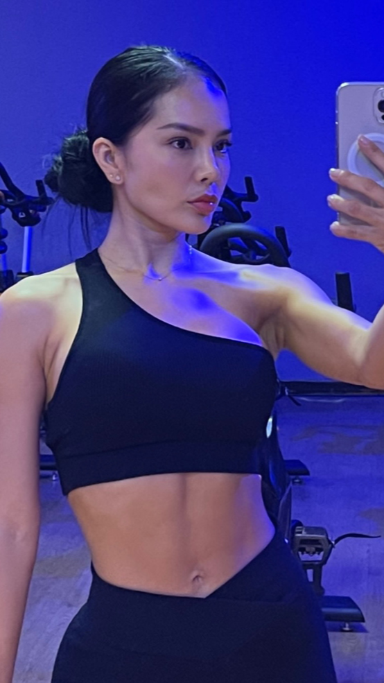 Black low-cut FC top